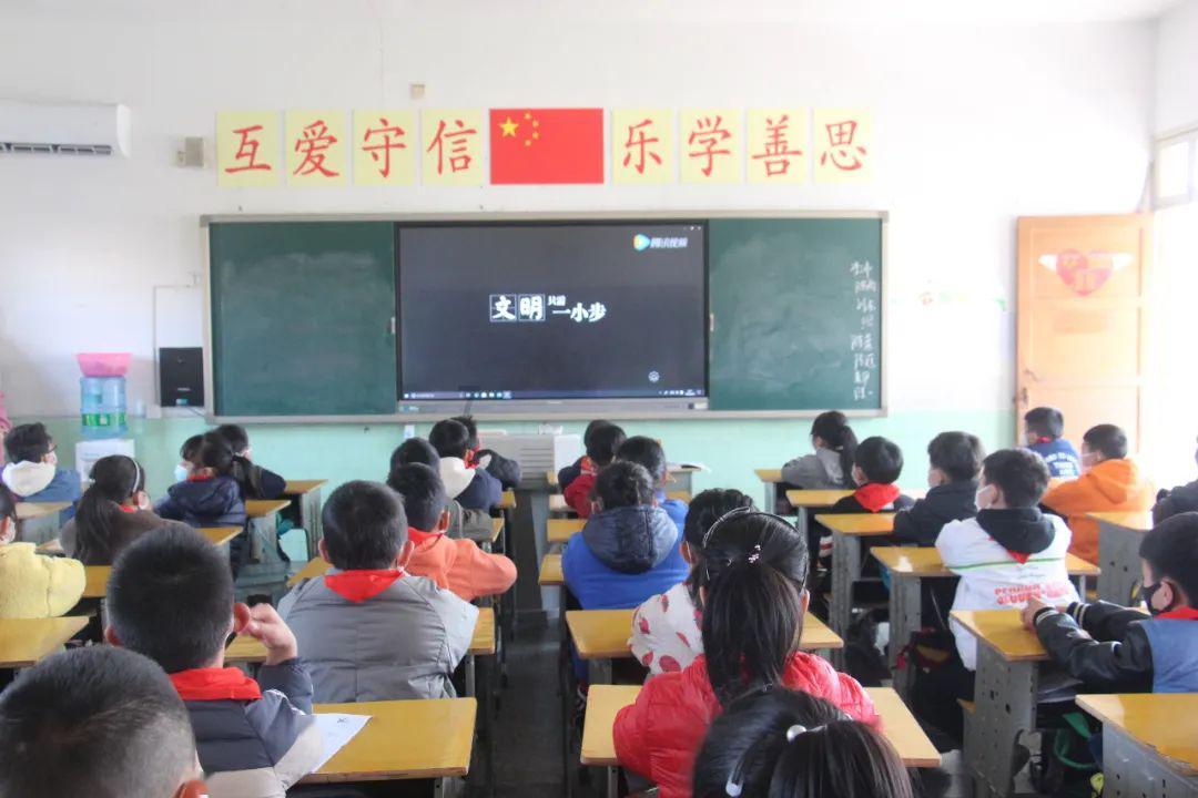 哪些消费不高且免签的国家适合旅行？